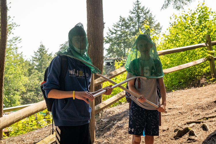 Nets are for ponding, not wearing, goofballs!